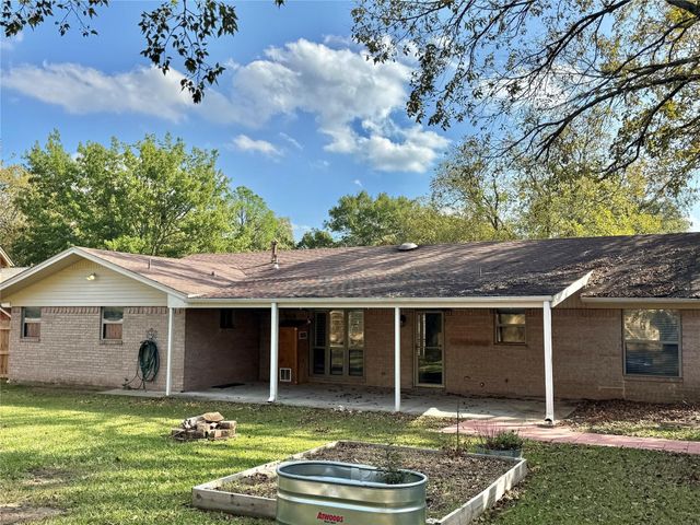 1905 Bridle Lane, Gainesville, TX 76240