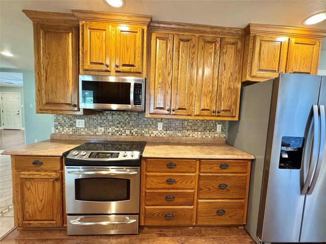 1905 Bridle Lane, Gainesville, TX 76240