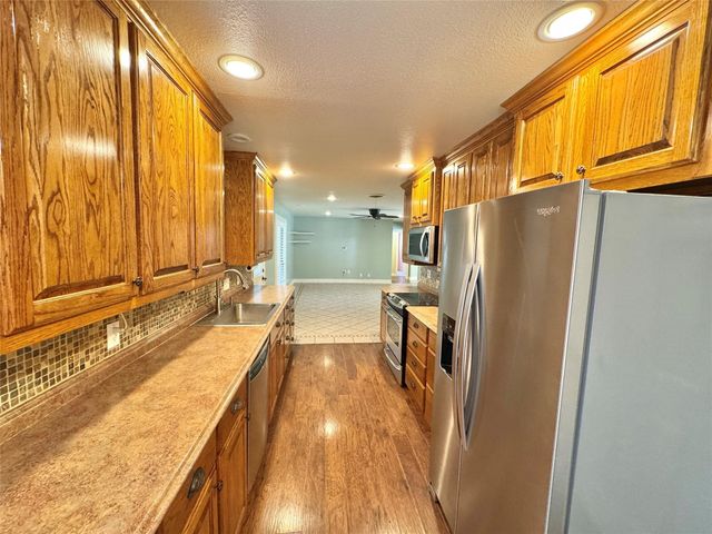 1905 Bridle Lane, Gainesville, TX 76240