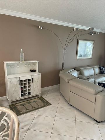 895 S GULFVIEW BOULEVARD 303, Clearwater Beach, FL 33767