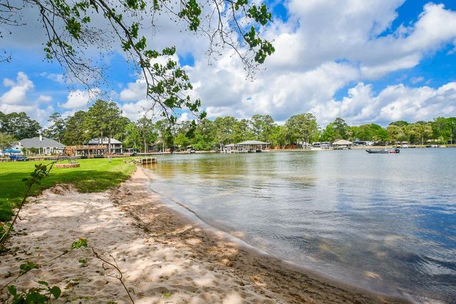 500 River Road 101, Montgomery, TX 77356