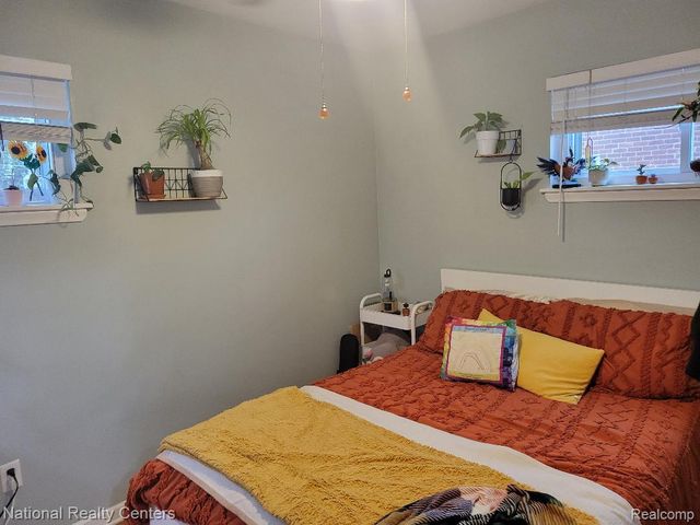 28070 W Chicago Street, Livonia, MI 48150