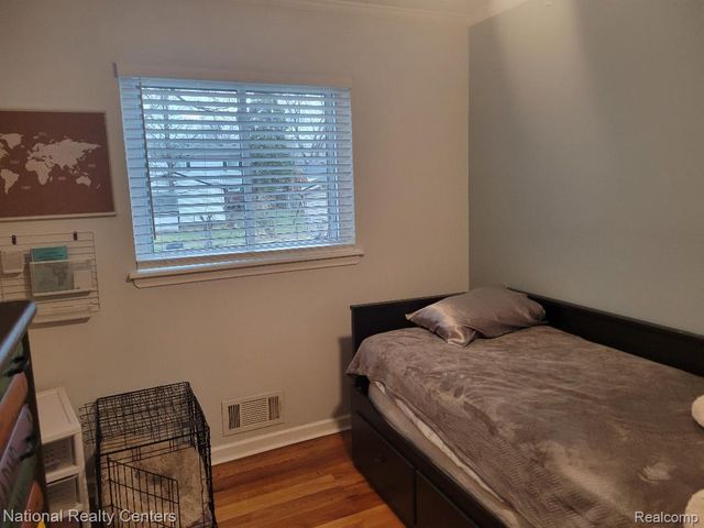 28070 W Chicago Street, Livonia, MI 48150