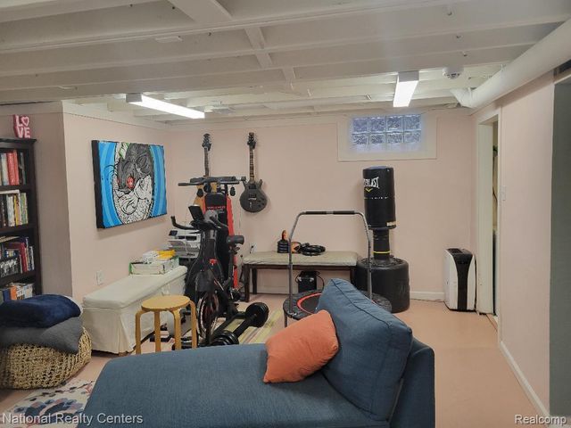 28070 W Chicago Street, Livonia, MI 48150