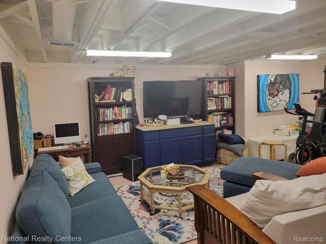 28070 W Chicago Street, Livonia, MI 48150