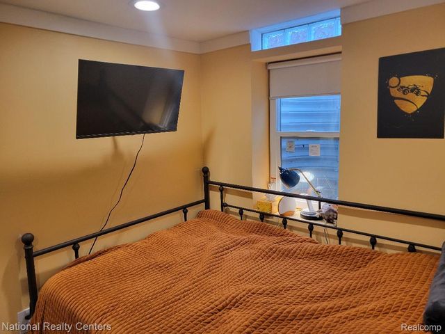 28070 W Chicago Street, Livonia, MI 48150