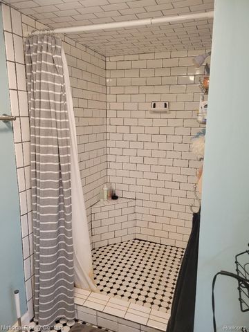 28070 W Chicago Street, Livonia, MI 48150