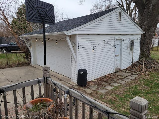 28070 W Chicago Street, Livonia, MI 48150