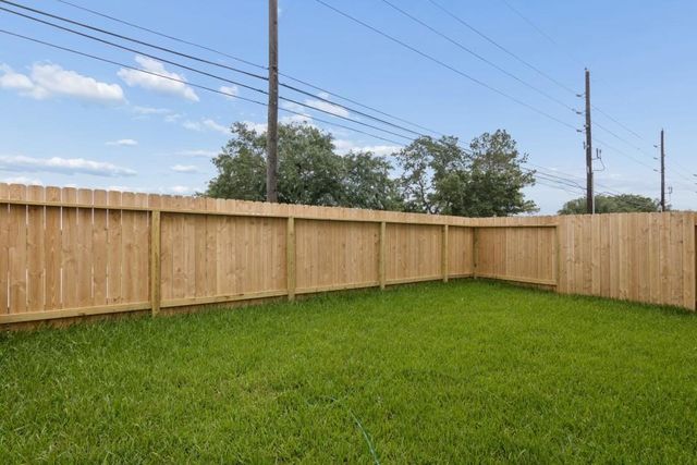 14942 Eagle Feather Rd Drive, Houston, TX 77090