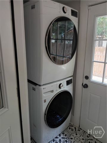 1110 E 40th Street, Savannah, GA 31404