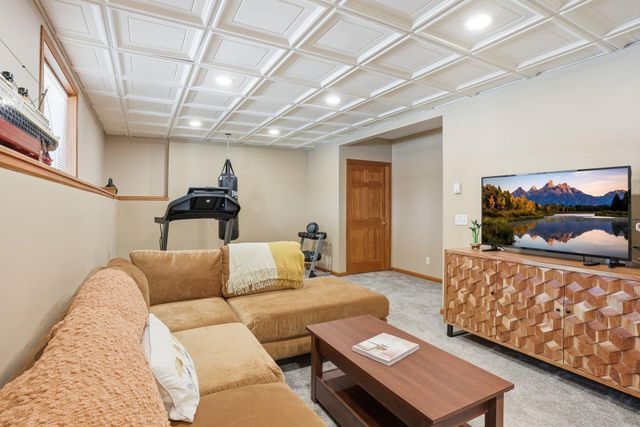 8564 Pine Court, Victoria, MN 55386