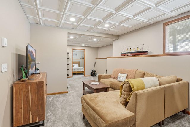 8564 Pine Court, Victoria, MN 55386