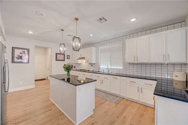 5822 Toofer Winds Court, Las Vegas, NV 89131