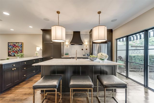 7510 W Northwest Highway 6, Dallas, TX 75225