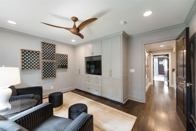 7510 W Northwest Highway 6, Dallas, TX 75225