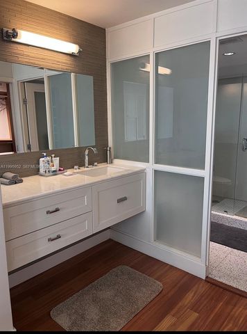 881 Ocean Dr 18B, Key Biscayne, FL 33149