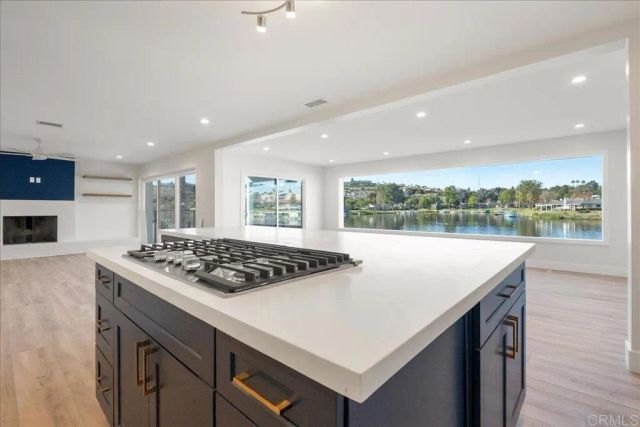 1498 La Linda Drive, San Marcos, CA 92078