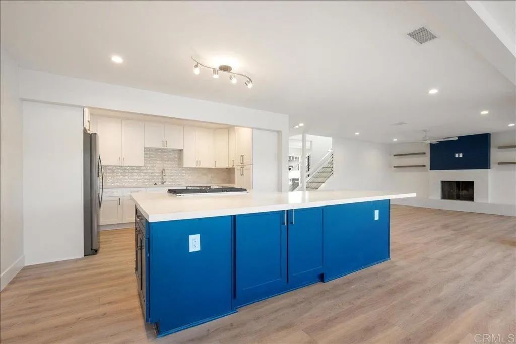 1498 La Linda Drive, San Marcos, CA 92078