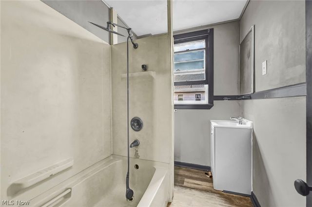 2129 E 30th Street, Lorain, OH 44055