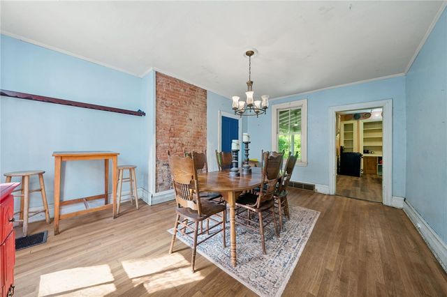 911 Whitten Hollow Rd, Upper Burrell, PA 15068