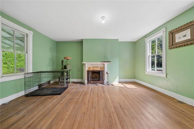 911 Whitten Hollow Rd, Upper Burrell, PA 15068