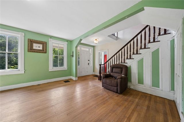 911 Whitten Hollow Rd, Upper Burrell, PA 15068