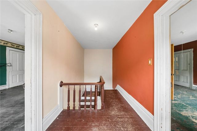 911 Whitten Hollow Rd, Upper Burrell, PA 15068