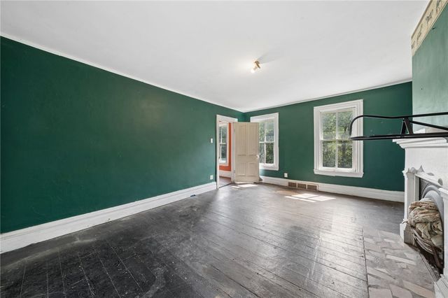 911 Whitten Hollow Rd, Upper Burrell, PA 15068