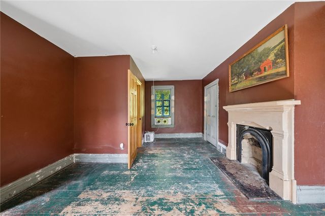911 Whitten Hollow Rd, Upper Burrell, PA 15068