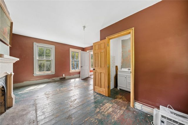 911 Whitten Hollow Rd, Upper Burrell, PA 15068