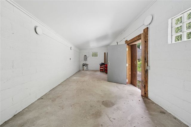 911 Whitten Hollow Rd, Upper Burrell, PA 15068