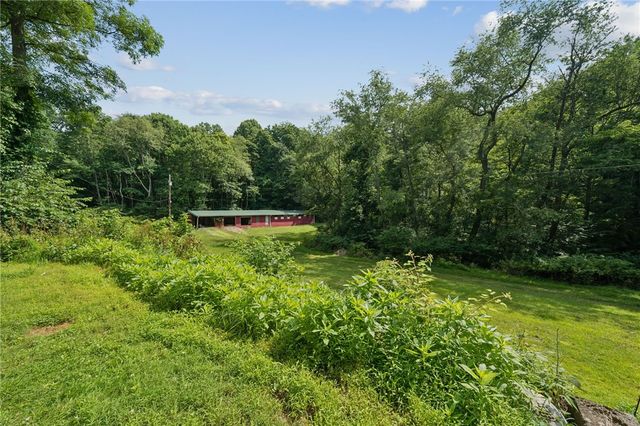 911 Whitten Hollow Rd, Upper Burrell, PA 15068