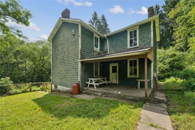 911 Whitten Hollow Rd, Upper Burrell, PA 15068