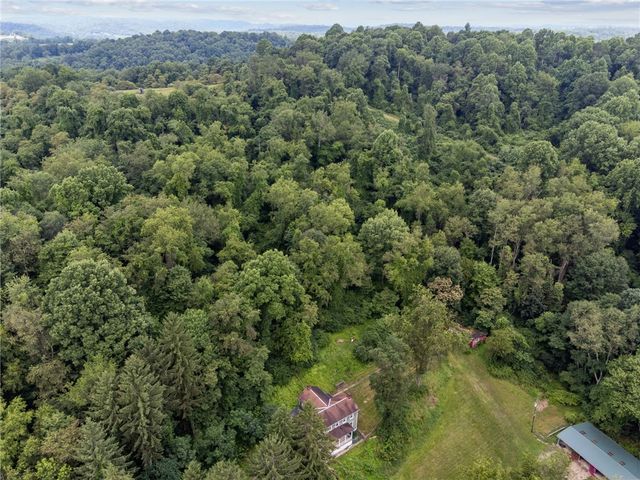 911 Whitten Hollow Rd, Upper Burrell, PA 15068