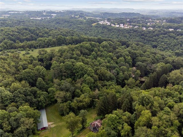 911 Whitten Hollow Rd, Upper Burrell, PA 15068