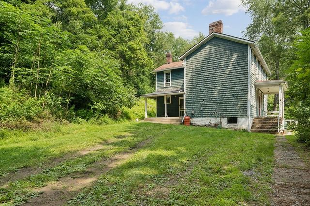 911 Whitten Hollow Rd, Upper Burrell, PA 15068