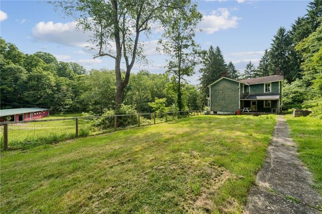 911 Whitten Hollow Rd, Upper Burrell, PA 15068