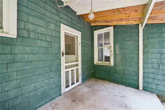 911 Whitten Hollow Rd, Upper Burrell, PA 15068