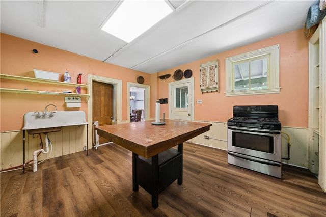 911 Whitten Hollow Rd, Upper Burrell, PA 15068