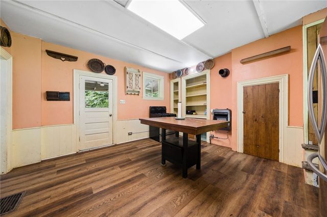 911 Whitten Hollow Rd, Upper Burrell, PA 15068