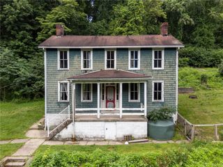 911 Whitten Hollow Rd, Upper Burrell, PA 15068