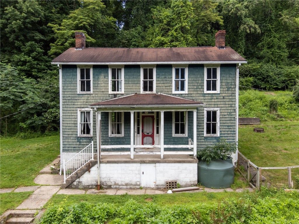 911 Whitten Hollow Rd, Upper Burrell, PA 15068