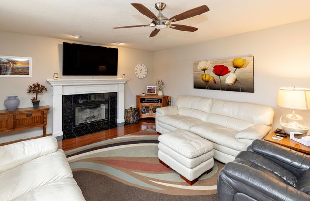 5031 Oak Creek Drive, Norwalk, IA 50211