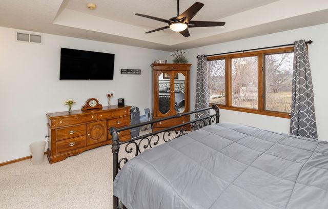 5031 Oak Creek Drive, Norwalk, IA 50211