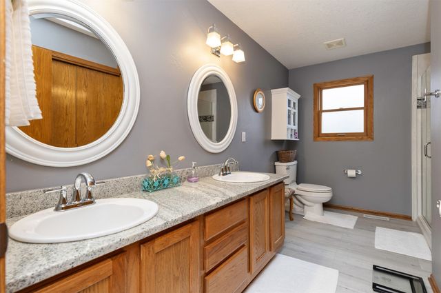 5031 Oak Creek Drive, Norwalk, IA 50211