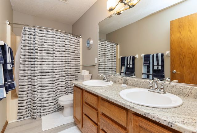 5031 Oak Creek Drive, Norwalk, IA 50211