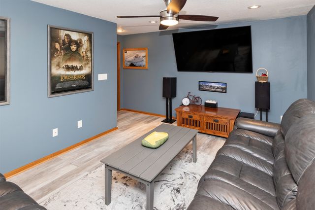 5031 Oak Creek Drive, Norwalk, IA 50211