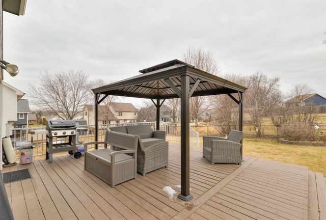 5031 Oak Creek Drive, Norwalk, IA 50211