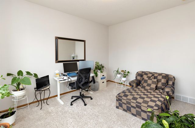 5031 Oak Creek Drive, Norwalk, IA 50211