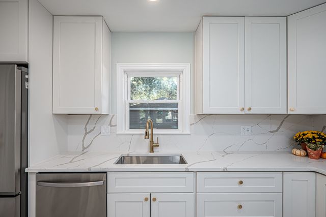 7930 N Kenneth Avenue, Skokie, IL 60076
